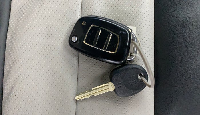 2022 Hyundai VENUE S (O) 1.0 Turbo Petrol DCT, Petrol, Automatic, 42,538 km, Key Close Up