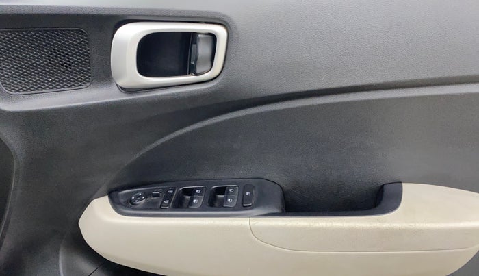 2022 Hyundai VENUE S (O) 1.0 Turbo Petrol DCT, Petrol, Automatic, 42,538 km, Driver Side Door Panels Control