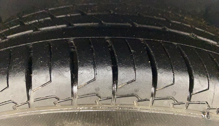 2016 Hyundai Verna 1.6 CRDI SX, Diesel, Manual, 1,44,453 km, Left Front Tyre Tread