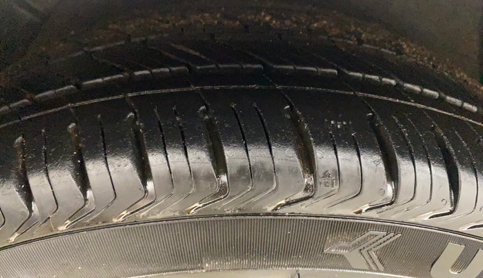 2016 Hyundai Verna 1.6 CRDI SX, Diesel, Manual, 1,44,453 km, Right Rear Tyre Tread