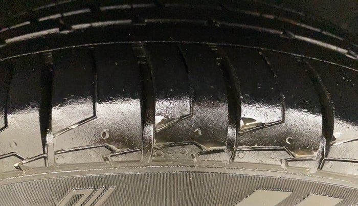 2016 Hyundai Verna 1.6 CRDI SX, Diesel, Manual, 1,44,453 km, Right Front Tyre Tread