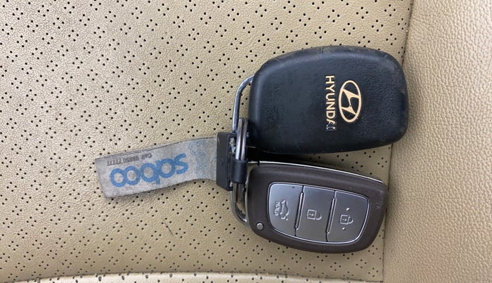 2016 Hyundai Verna 1.6 CRDI SX, Diesel, Manual, 1,44,453 km, Key Close Up