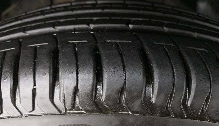 2021 Tata ALTROZ XE 1.2, Petrol, Manual, 5,596 km, Right Front Tyre Tread