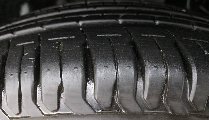 2021 Tata ALTROZ XE 1.2, Petrol, Manual, 5,596 km, Left Front Tyre Tread