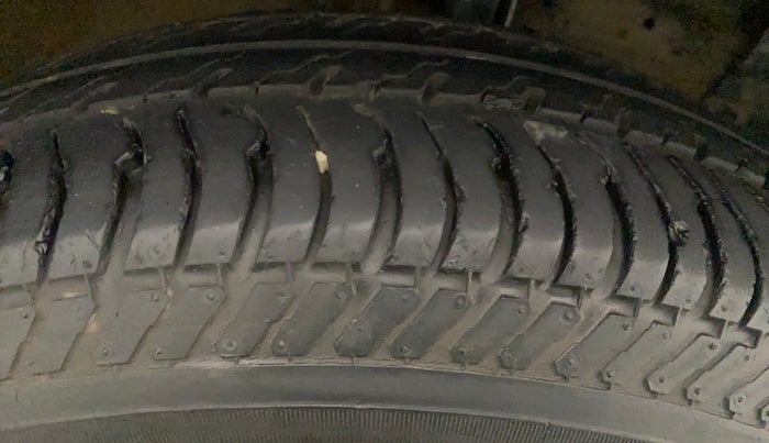2016 Maruti Swift Dzire VXI, Petrol, Manual, 34,315 km, Right Rear Tyre Tread