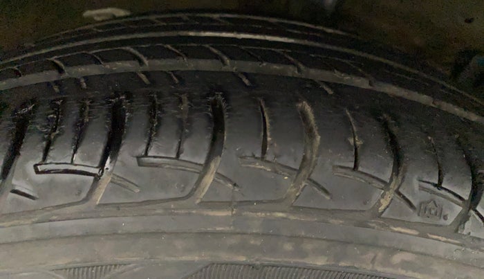2018 Maruti Ciaz ZETA 1.4  AT PETROL, Petrol, Automatic, 53,796 km, Right Rear Tyre Tread
