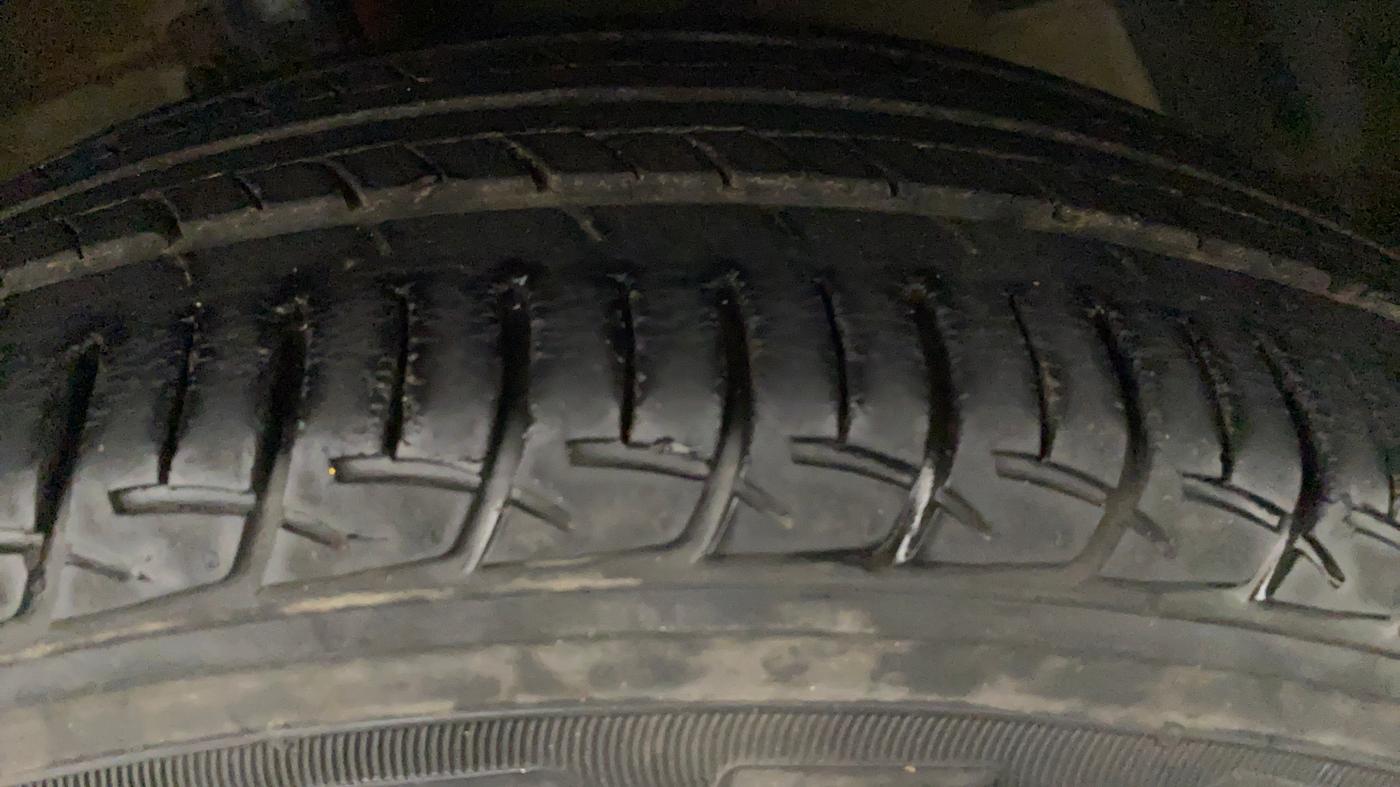 2018 Maruti Ciaz ZETA 1.4  AT PETROL, Petrol, Automatic, 53,796 km, Left Front Tyre Tread