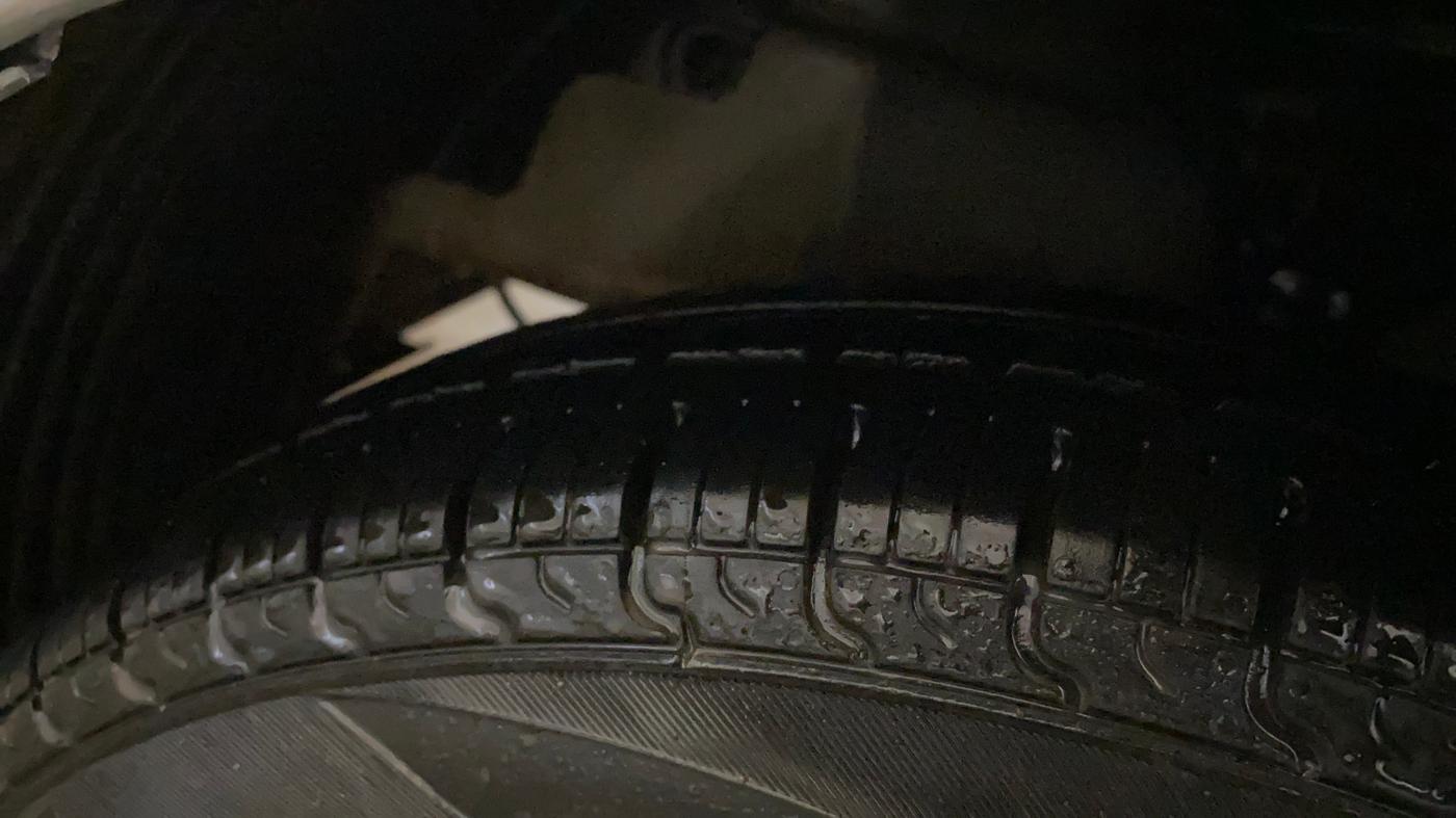 2014 Hyundai Eon ERA +, Petrol, Manual, 79,707 km, Left Front Tyre Tread