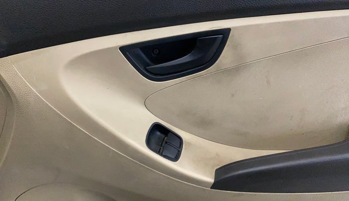 2014 Hyundai Eon ERA +, Petrol, Manual, 79,707 km, Driver Side Door Panels Control