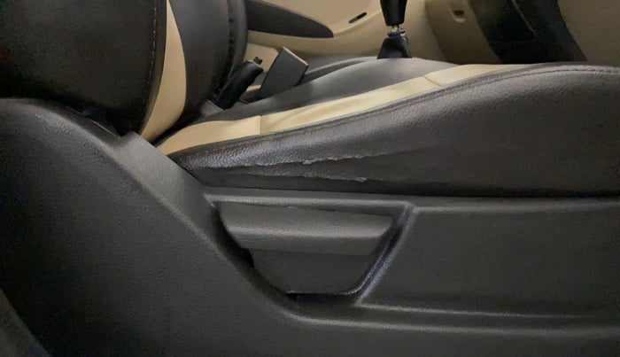 2014 Hyundai Eon ERA +, Petrol, Manual, 79,707 km, Driver Side Adjustment Panel