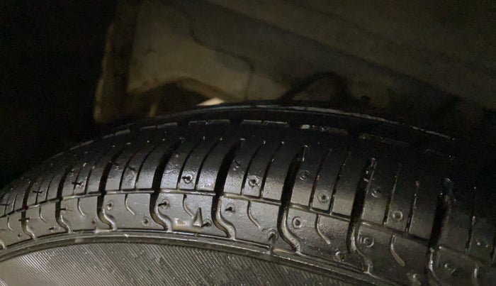 2014 Hyundai Eon ERA +, Petrol, Manual, 79,707 km, Right Rear Tyre Tread