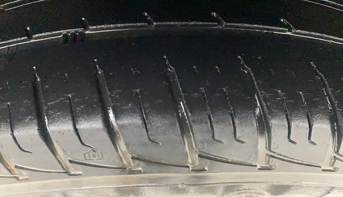 2016 Renault Duster RXL PETROL, Petrol, Manual, 88,147 km, Left Front Tyre Tread