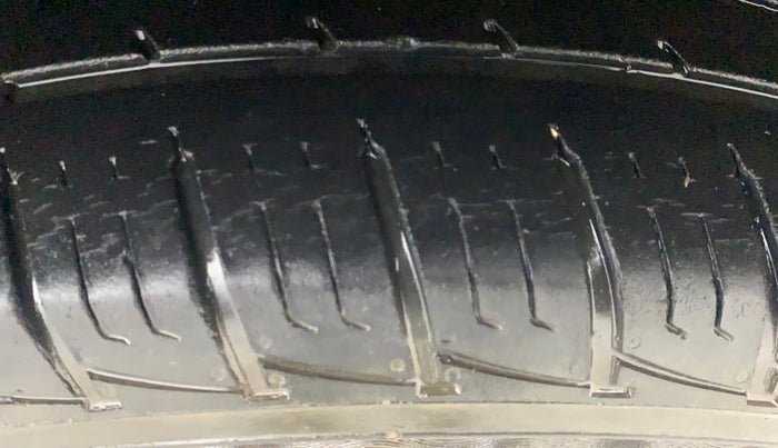 2016 Renault Duster RXL PETROL, Petrol, Manual, 88,147 km, Left Rear Tyre Tread