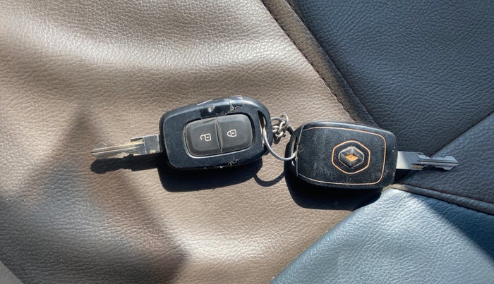 2016 Renault Duster RXL PETROL, Petrol, Manual, 88,147 km, Key Close Up