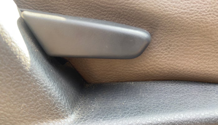 2016 Renault Duster RXL PETROL, Petrol, Manual, 88,147 km, Driver Side Adjustment Panel