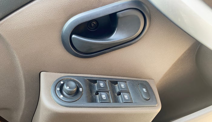 2016 Renault Duster RXL PETROL, Petrol, Manual, 88,147 km, Driver Side Door Panels Control