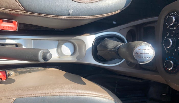 2016 Renault Duster RXL PETROL, Petrol, Manual, 88,147 km, Gear Lever