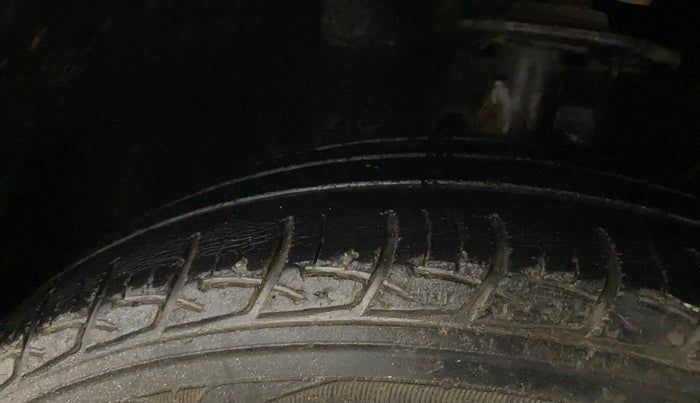 2016 Maruti Baleno DELTA PETROL 1.2, Petrol, Manual, 88,858 km, Right Front Tyre Tread