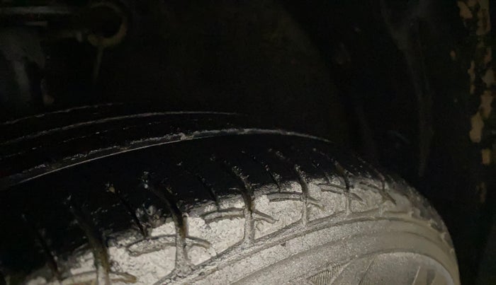 2016 Maruti Baleno DELTA PETROL 1.2, Petrol, Manual, 88,858 km, Left Front Tyre Tread