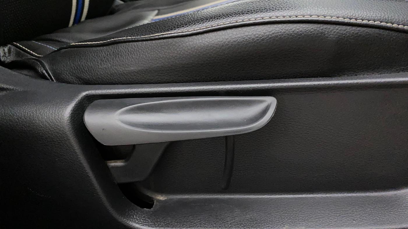 2019 Volkswagen Polo COMFORTLINE 1.0L MPI, Petrol, Manual, 54,826 km, Driver Side Adjustment Panel