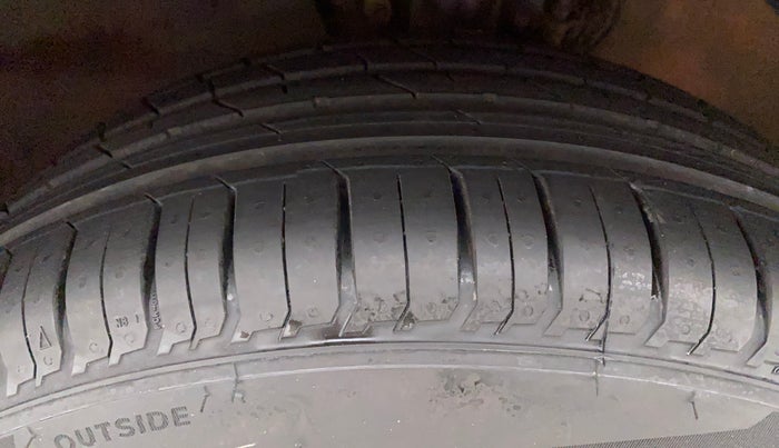 2019 Volkswagen Polo COMFORTLINE 1.0L MPI, Petrol, Manual, 54,826 km, Left Front Tyre Tread