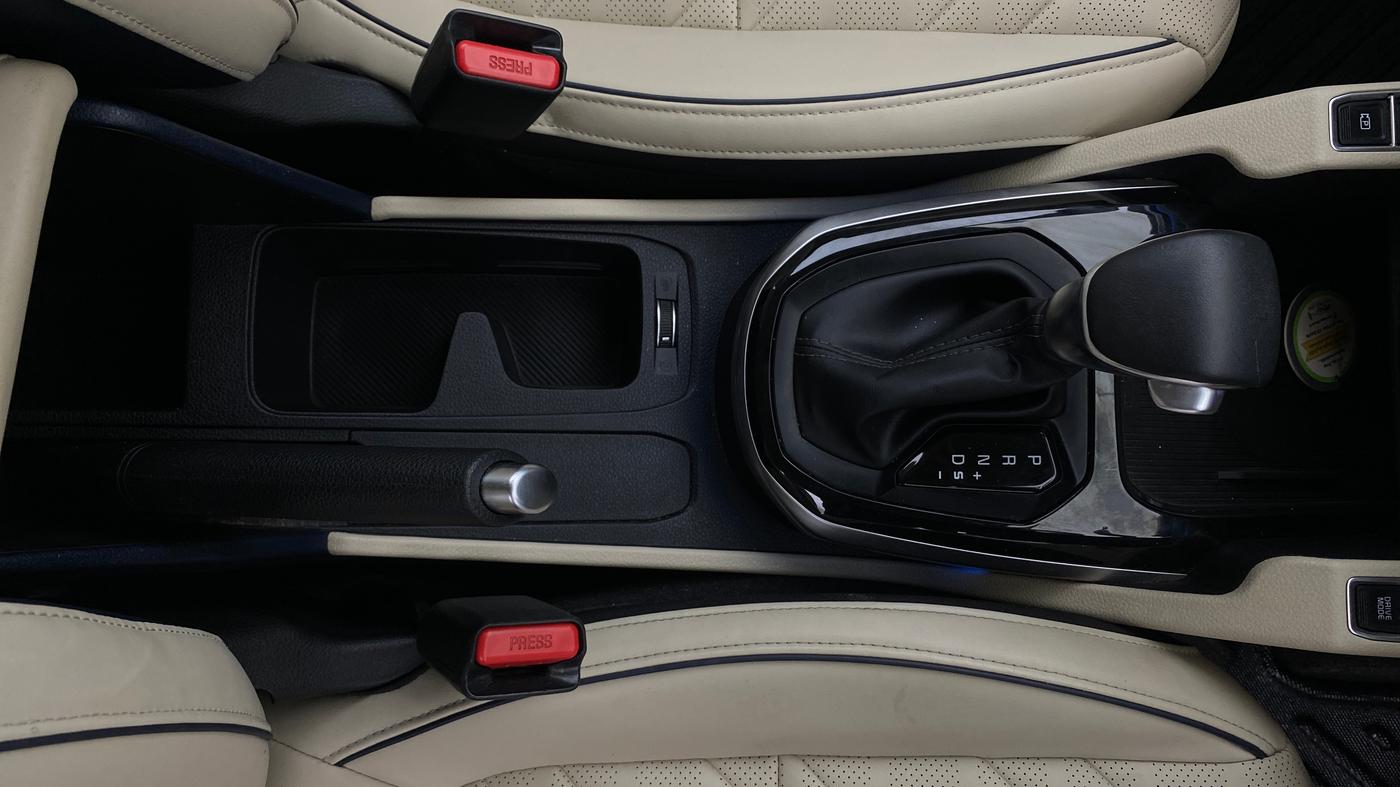 2022 KIA CARENS LUXURY PLUS 1.5 DIESEL AT 7 STR, Diesel, Automatic, 39,932 km, Gear Lever