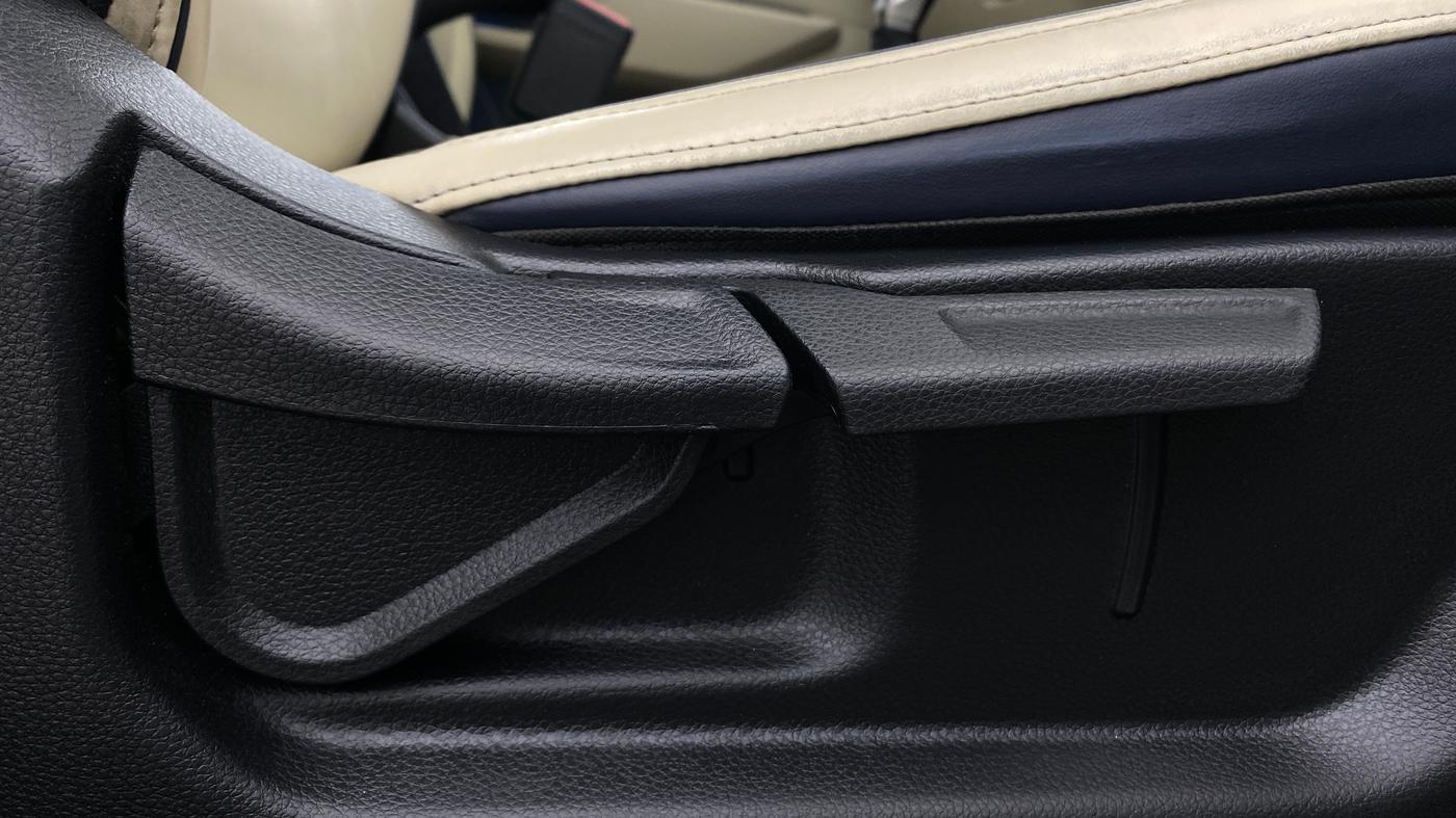 2022 KIA CARENS LUXURY PLUS 1.5 DIESEL AT 7 STR, Diesel, Automatic, 39,932 km, Driver Side Adjustment Panel