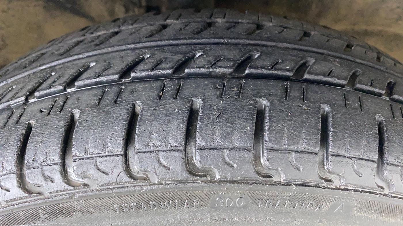2018 Maruti Wagon R 1.0 VXI, Petrol, Manual, 14,172 km, Right Front Tyre Tread