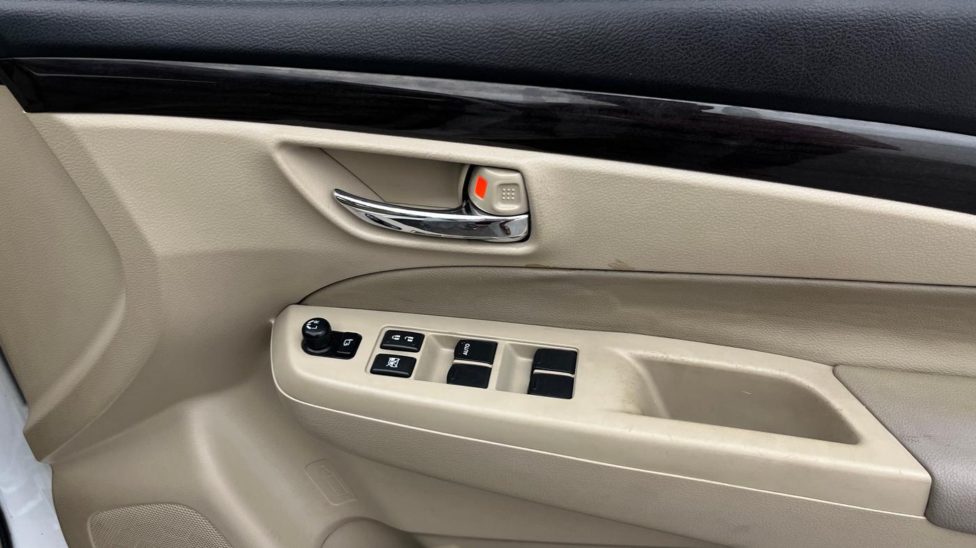 2016 Maruti Ciaz ZXI, Petrol, Manual, 69,706 km, Driver Side Door Panels Control