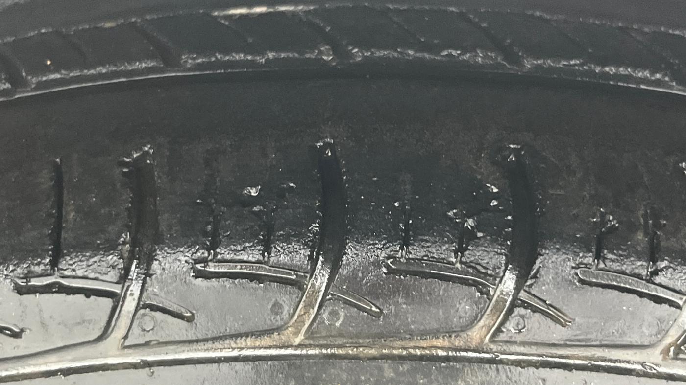 2016 Maruti Ciaz ZXI, Petrol, Manual, 69,706 km, Left Front Tyre Tread