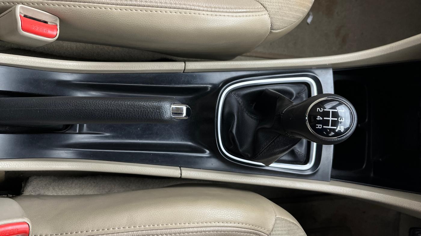 2016 Maruti Ciaz ZXI, Petrol, Manual, 69,706 km, Gear Lever