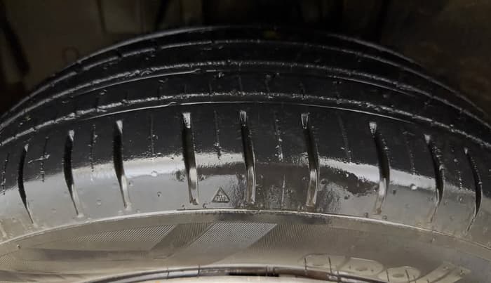 2021 Nissan MAGNITE XL, Petrol, Manual, 90,623 km, Left Front Tyre Tread