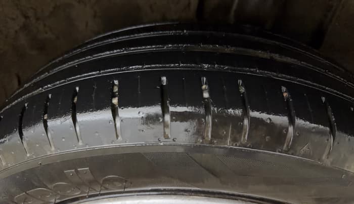 2021 Nissan MAGNITE XL, Petrol, Manual, 90,623 km, Left Rear Tyre Tread