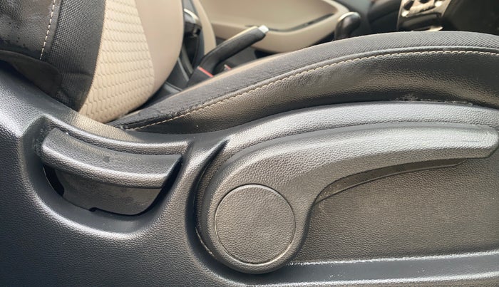 2017 Hyundai Elite i20 SPORTZ 1.2, Petrol, Manual, 20,022 km, Driver Side Adjustment Panel