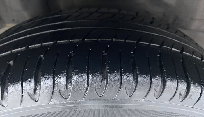 2016 Honda Amaze 1.2 SMT I VTEC, Petrol, Manual, 68,337 km, Right Rear Tyre Tread