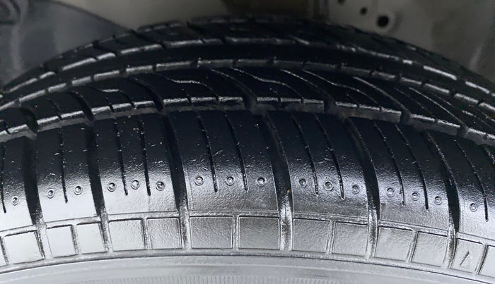 2016 Honda Amaze 1.2 SMT I VTEC, Petrol, Manual, 68,337 km, Left Front Tyre Tread