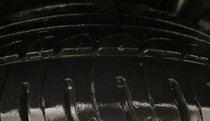 2015 Maruti Swift VXI, Petrol, Manual, 92,771 km, Left Rear Tyre Tread