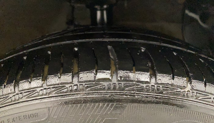 2015 Hyundai Grand i10 ASTA (O) 1.2 KAPPA VTVT, Petrol, Manual, 1,09,122 km, Right Front Tyre Tread