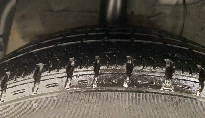 2015 Hyundai Grand i10 ASTA (O) 1.2 KAPPA VTVT, Petrol, Manual, 1,09,122 km, Right Rear Tyre Tread