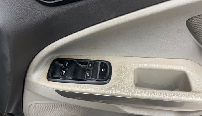 2014 Ford Ecosport TITANIUM 1.0L ECOBOOST, Petrol, Manual, 74,404 km, Driver Side Door Panels Control