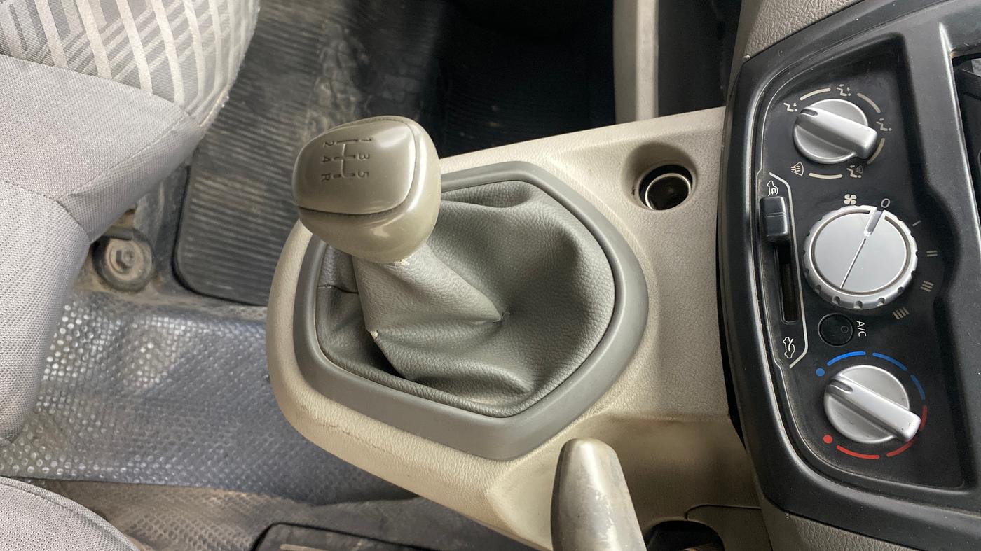2015 Datsun Go Plus T, Petrol, Manual, 80,808 km, Gear Lever