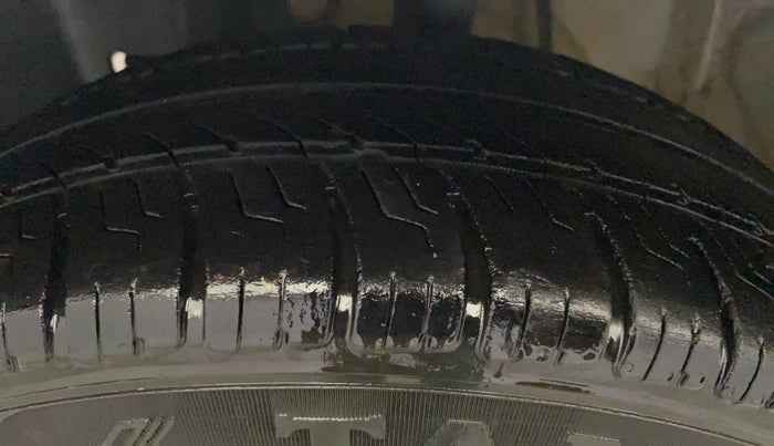 2015 Datsun Go Plus T, Petrol, Manual, 88,249 km, Left Front Tyre Tread