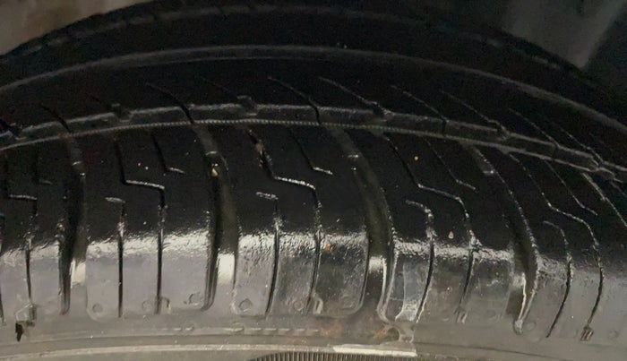 2015 Datsun Go Plus T, Petrol, Manual, 88,249 km, Right Front Tyre Tread