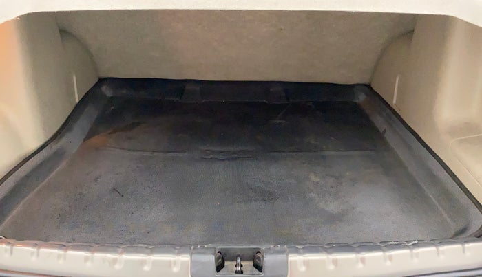 2014 Nissan Terrano XV D THP 110 PS, Diesel, Manual, 45,378 km, Boot Inside