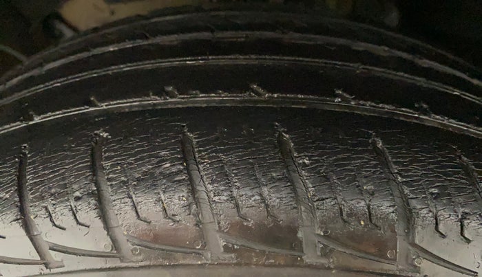 2014 Nissan Terrano XV D THP 110 PS, Diesel, Manual, 45,378 km, Left Front Tyre Tread