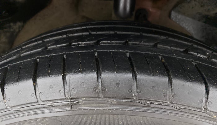 2020 MG HECTOR SHARP 1.5 DCT PETROL, Petrol, Automatic, 37,484 km, Right Front Tyre Tread