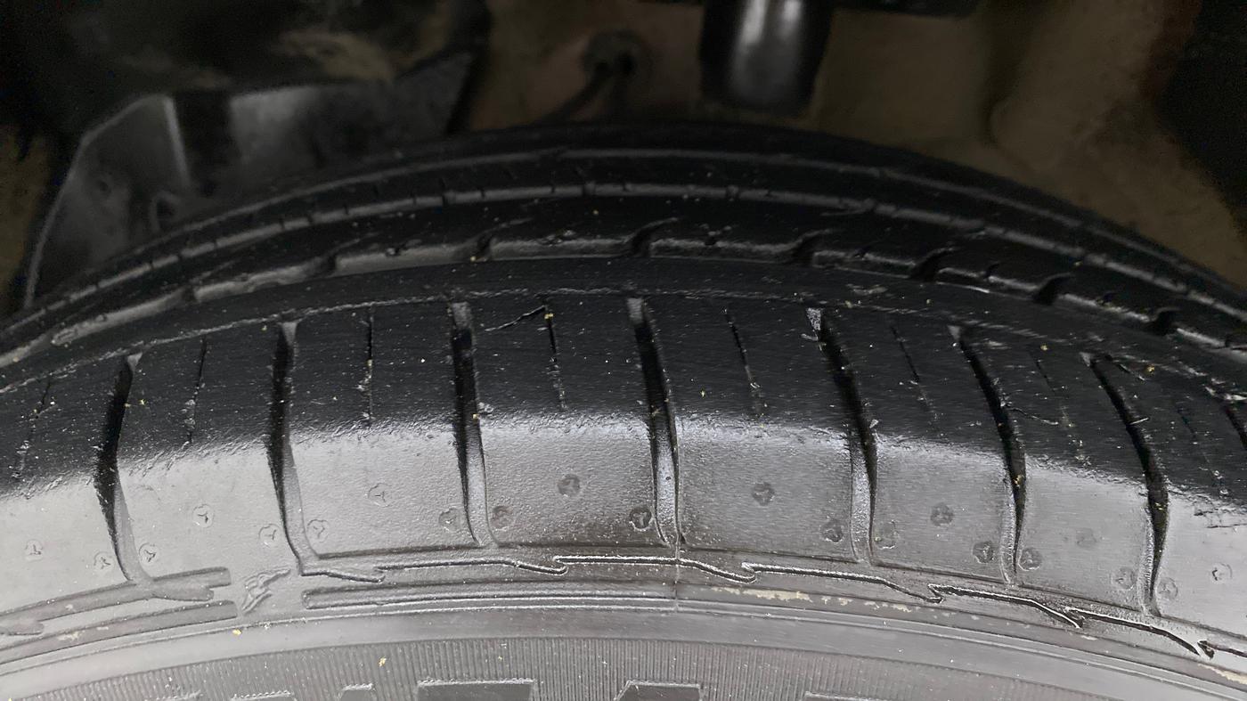 2020 MG HECTOR SHARP 1.5 DCT PETROL, Petrol, Automatic, 37,484 km, Left Front Tyre Tread