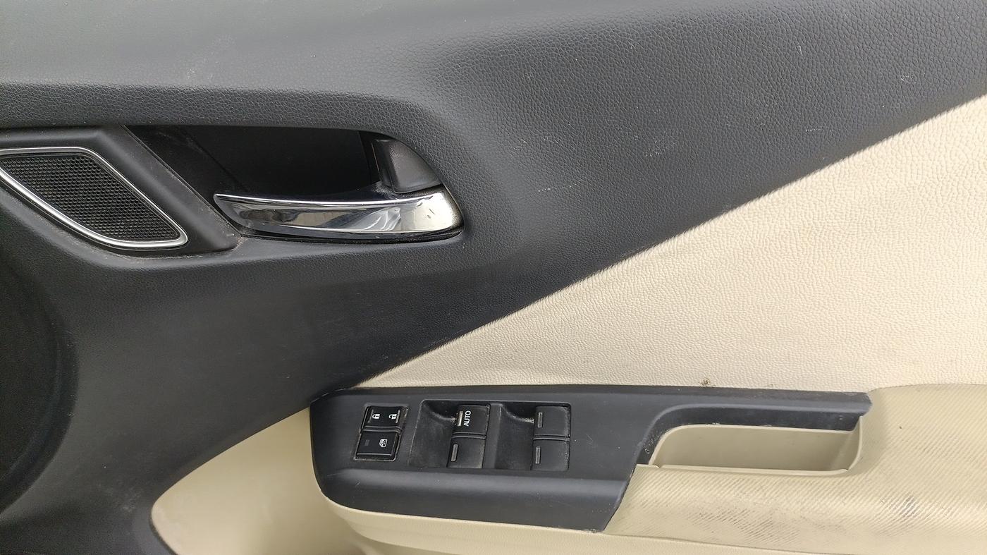 2018 Honda City 1.5L I-VTEC V MT, Petrol, Manual, 74,240 km, Driver Side Door Panels Control