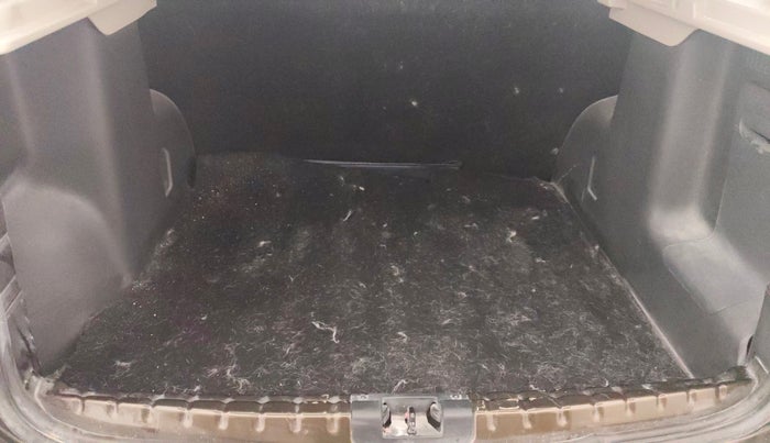 2021 Renault Duster RXS 1.3 TURBO PETROL MT, Petrol, Manual, 25,708 km, Boot Inside