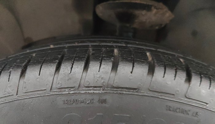 2021 Renault Duster RXS 1.3 TURBO PETROL MT, Petrol, Manual, 25,708 km, Left Front Tyre Tread